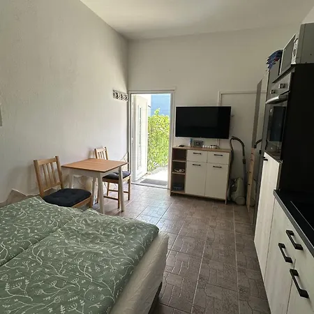 Cozy Near Apartment Vir