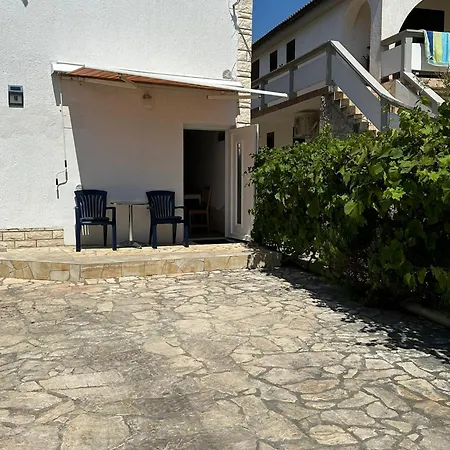 Cozy Near Apartment