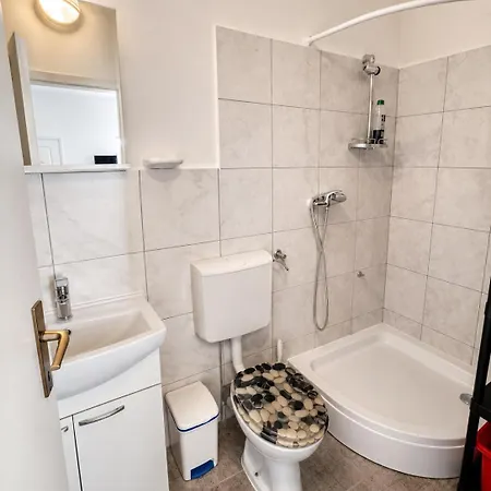 Cozy Near דירה ויר